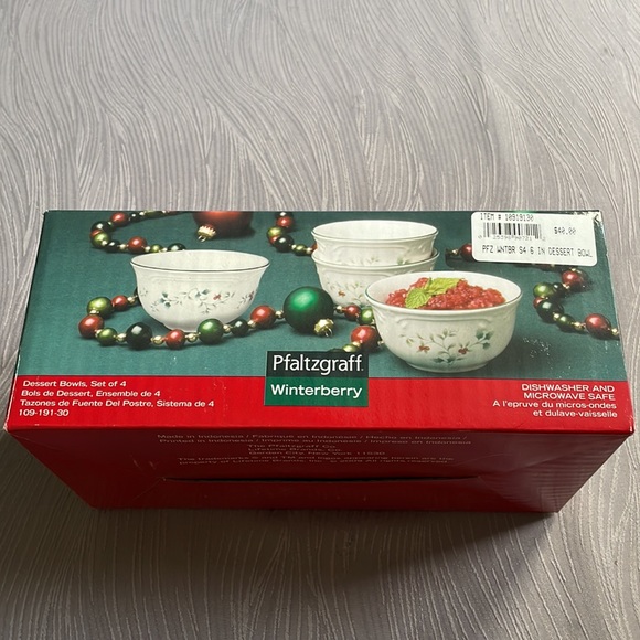 Pfaltzgraff Winterberry Dessert Bowls Set of 4 NIB - Picture 2 of 3